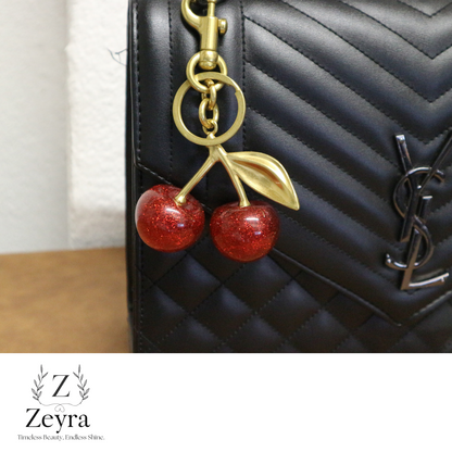 Cherry Lux – Taschenanhänger mit Glitzer-Kirschen & Gold-Elementen | Zeyra | Versand aus DE
