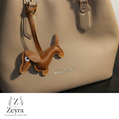 Daisy Dog – Taschenanhänger in Hundeform aus Kunstleder | Zeyra | Versand aus DE