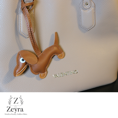 Daisy Dog – Taschenanhänger in Hundeform aus Kunstleder | Zeyra | Versand aus DE