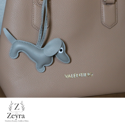 Daisy Dog – Taschenanhänger in Hundeform aus Kunstleder | Zeyra | Versand aus DE