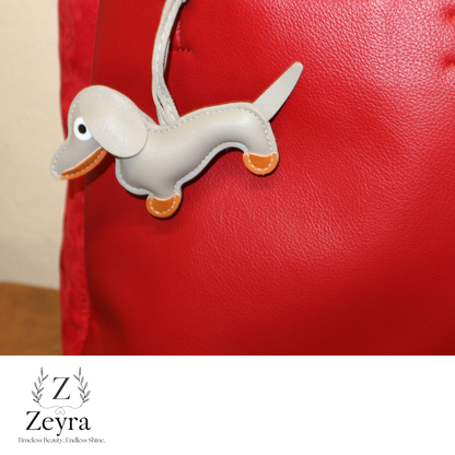 Daisy Dog – Taschenanhänger in Hundeform aus Kunstleder | Zeyra | Versand aus DE